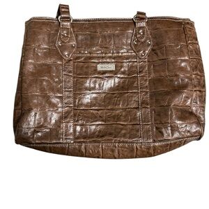 Multi-sac large purse alligator pattern.